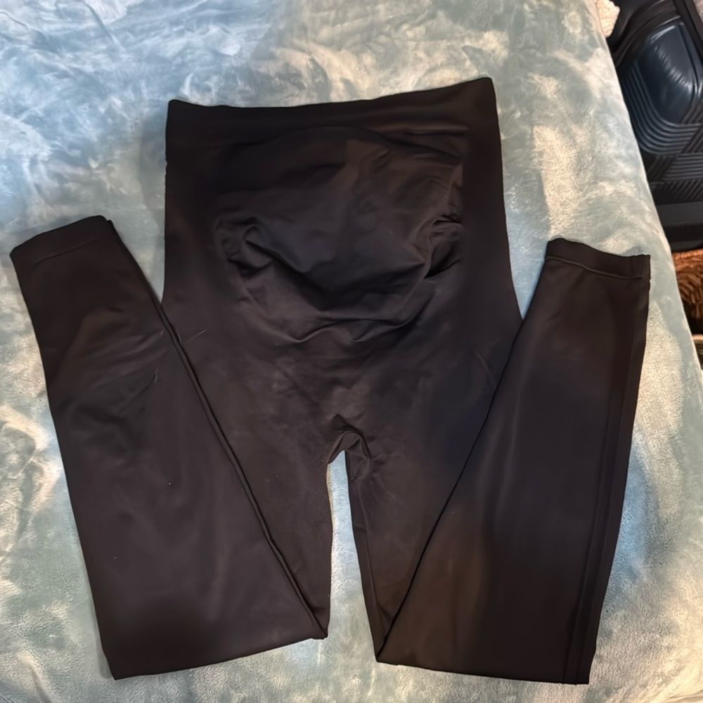 Blanqi maternity leggings in black. Size XL. Worn only a few times.